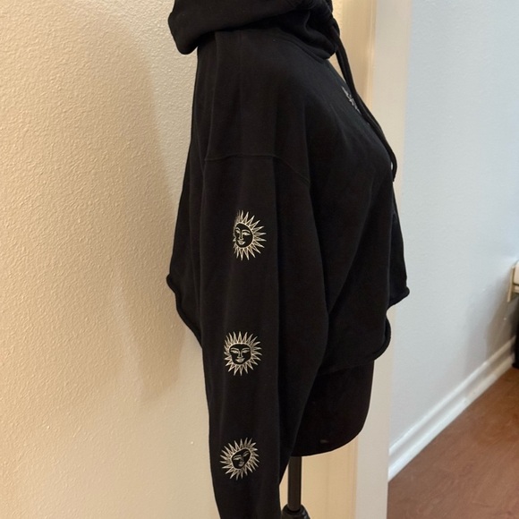 Hollister Black Crop Hoodie with Embroidered Sun Logo - Picture 3 of 6